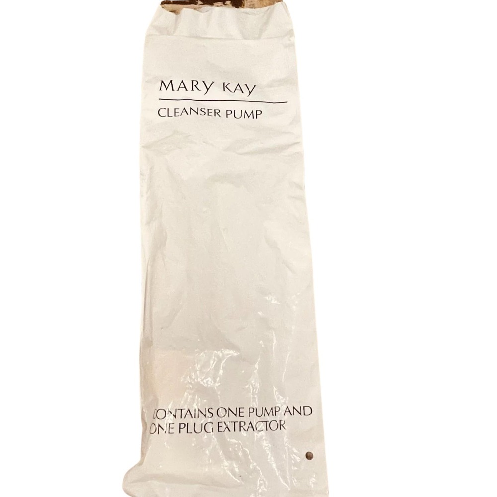 Mary Kay Cleanser Pump Contains One Pump and One Plug Extractor NEW